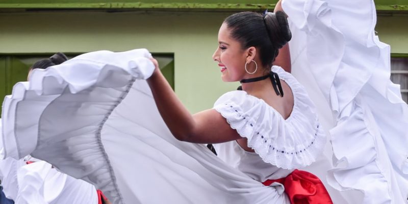 Danzas Folclóricas - Concepto, elementos, ejemplos y características