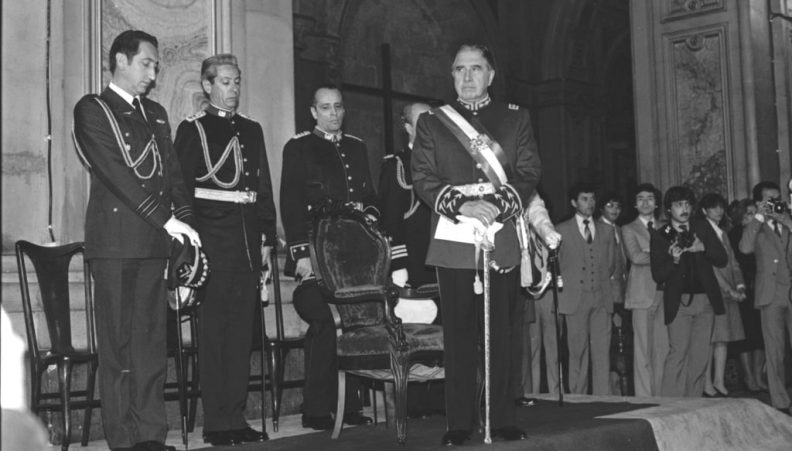 El dictador Augusto Pinochet durante la ceremonia del tedeum de fiestas patrias.