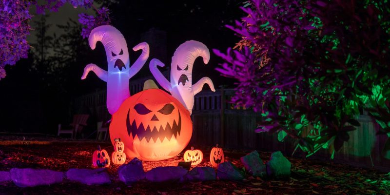 Fantasmas y calabaza inflable de Halloween