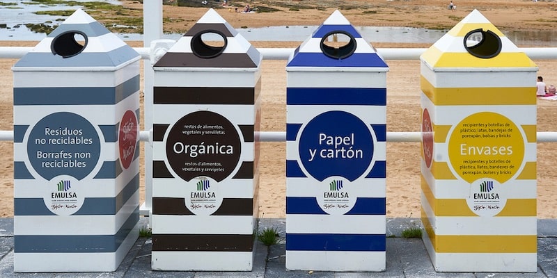Los contenedores diferenciados permiten separar los desechos que pueden ser reciclados.