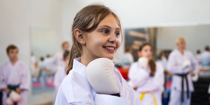 Una niña encuentra la autorrealización en las artes marciales.