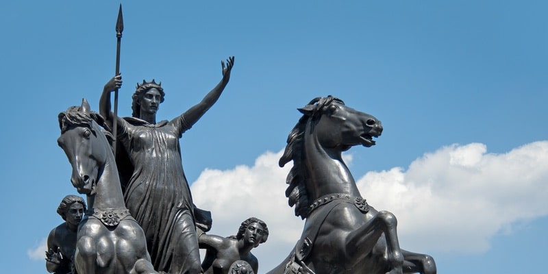 Una estatua de la reina Boudica se encuentra en el puente de Westminster.