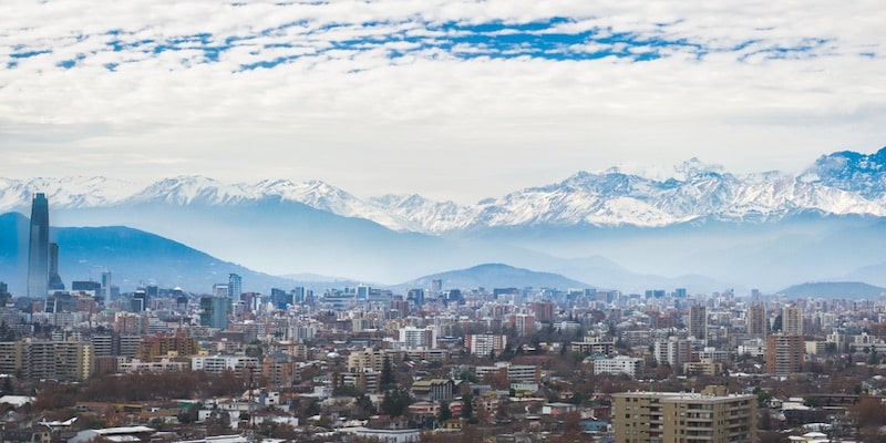 Santiago de Chile se encuentra en la cordillera de Los Andes.