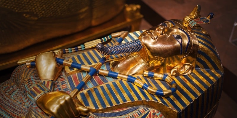 La máscara de la tumba de Tutankamón está cubierta de oro.
