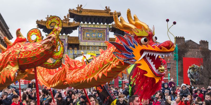 Dragón en un desfile de año nuevo chino