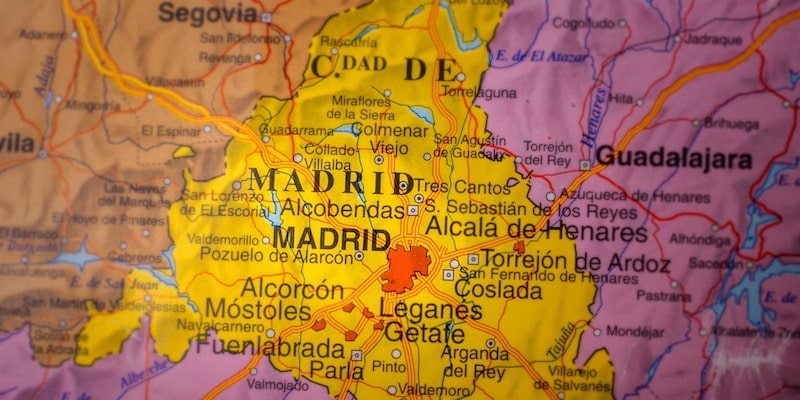 Um mapa de Madrid indica os distritos e outras divisões administrativas.