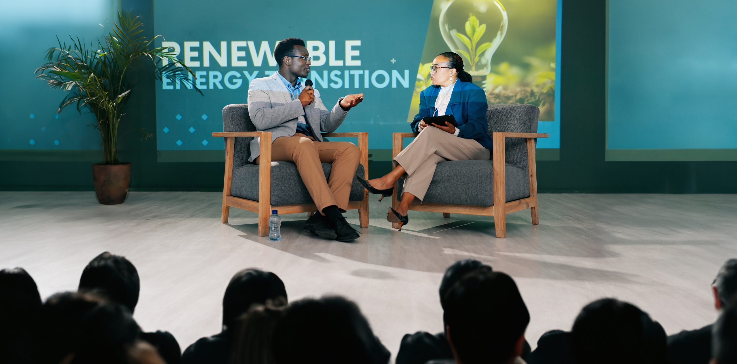 Entrevista durante un evento de energía renovable